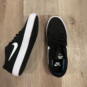 NWOT Woman’s Nike Tennis Shoes